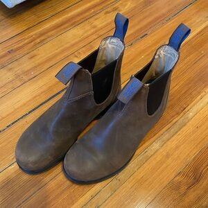 Blundstones size 10 W (US)// 7 W (UK/AUS)